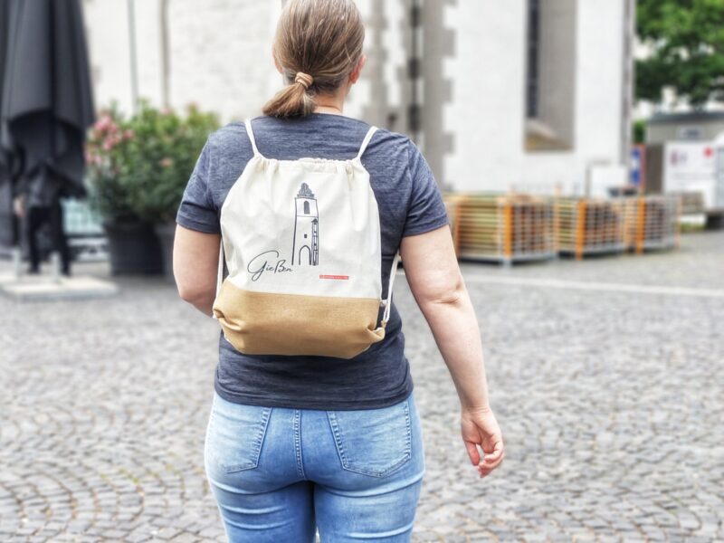 Perfekt für den kleinen Tagesausflug in die Stadt - der Stoffbeutel mit dem Stadtkirchenturm-Motiv.