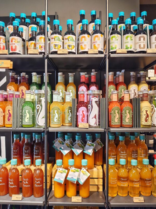 Alkoholfreies wie eine vielfältige Auswahl an Sirup verschiedener Geschmacksrichtungen kommt gut an.